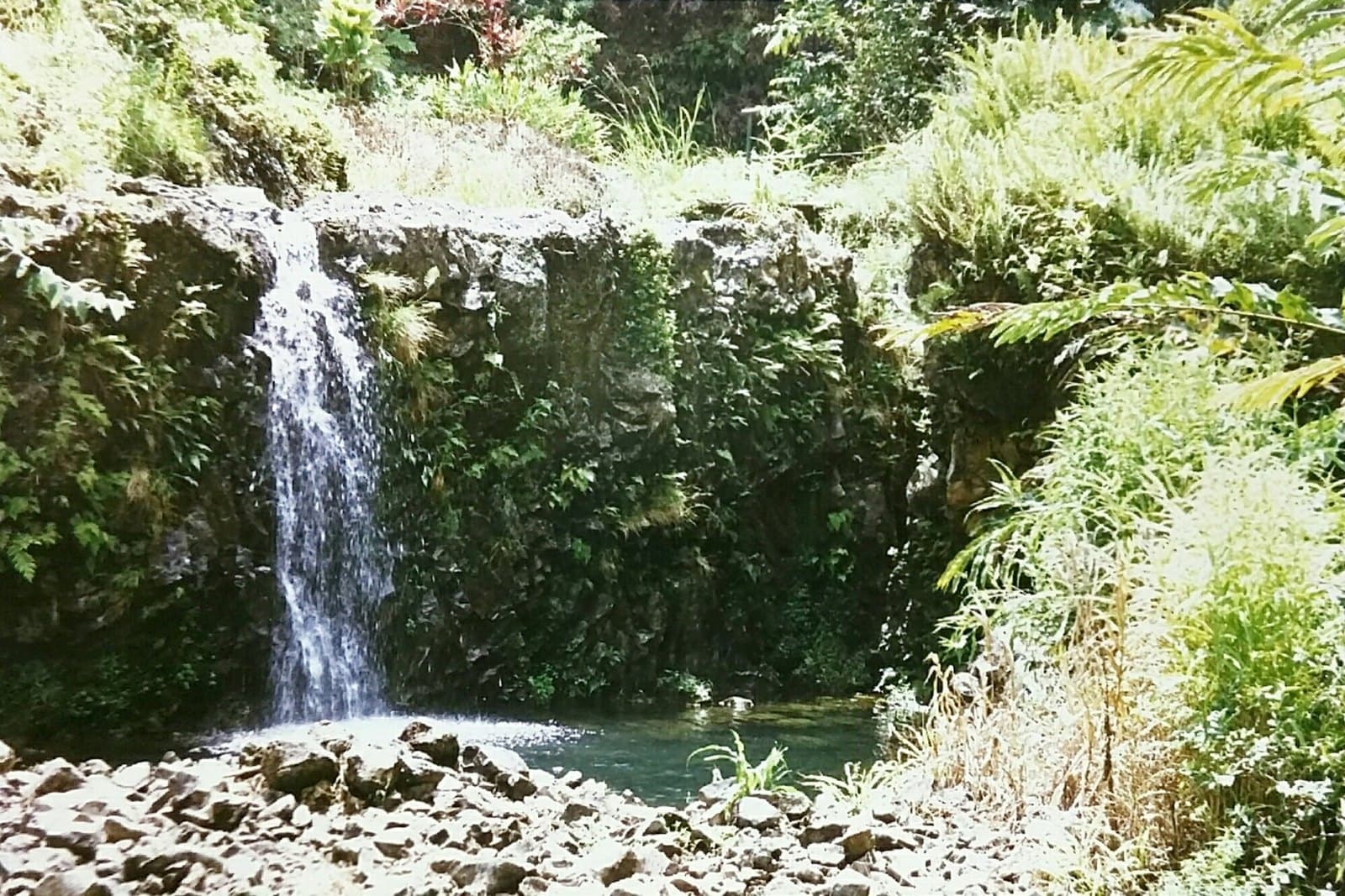 Waterfall scenery at Puaʻa Kaʻa